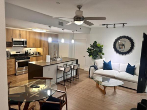 Stylish SM Apartment - Prime Central Location!